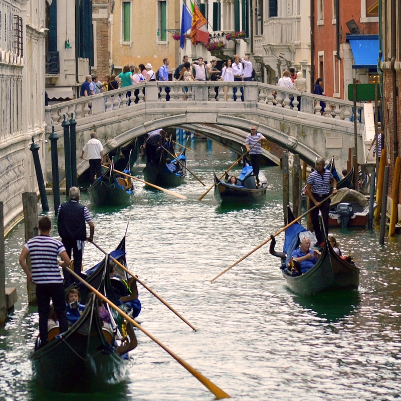 Un vecchio inizio: il turismo-merce