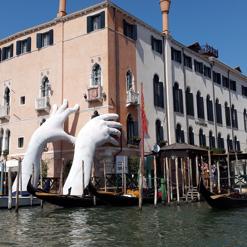 «Venezia è tutta privata». Da perla della cultura a grande distesa immobiliare per pochi