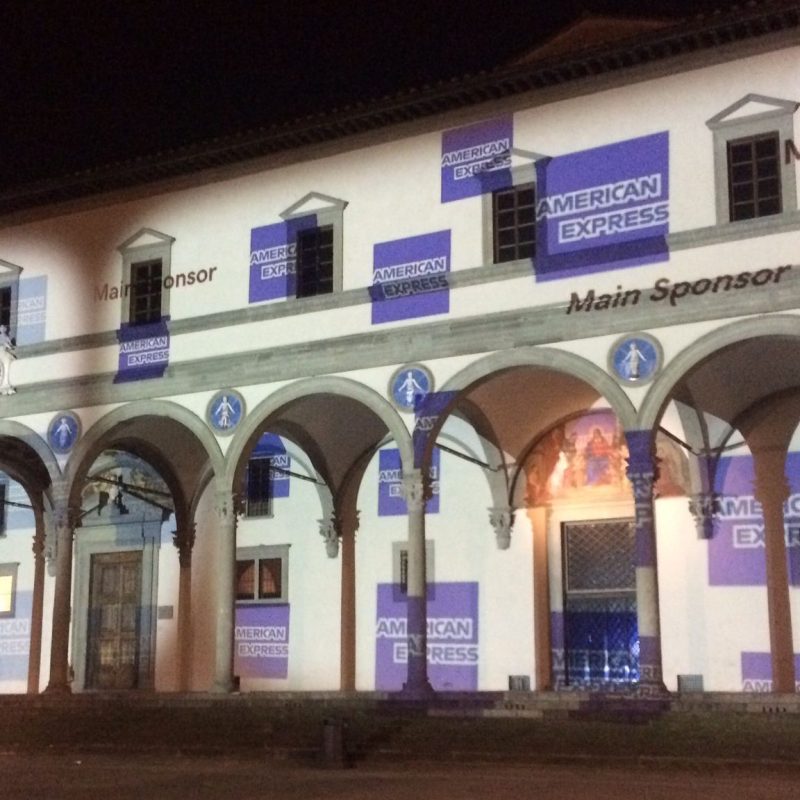 La luce dei dollari e l’antico spedale. Ovvero, come mercantilizzare lo spazio pubblico