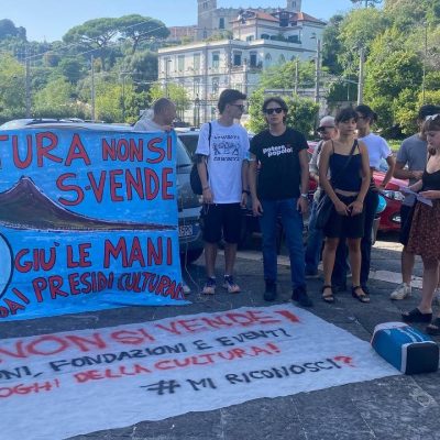 Franceschini contestato a Napoli: “NO alla privatizzazione della cultura”