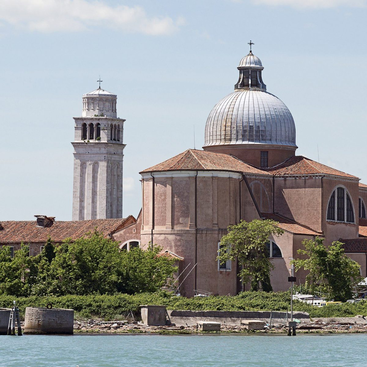 Venezia, battaglia dei residenti contro la speculazione edilizia a S. Pietro e S. Anna che mette a rischio anche gli scavi archeologici